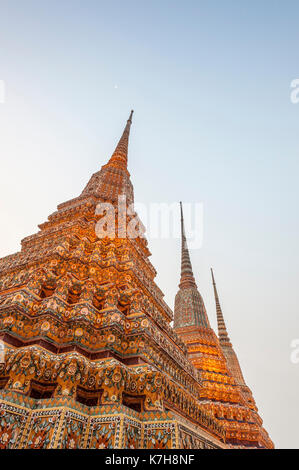 Three Chedis, Phra Maha Chedi Si Ratchakan im Wat Phra Chetuphon (Wat Pho; Tempel des Reclining Buddha), Phra Nakhon District, Bangkok, Thailand Stockfoto