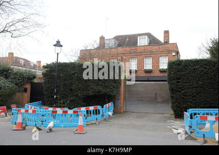 Foto muss Gutgeschrieben © Kate Grün/Alpha Presse 079965 21/03/2016 britischer Geschäftsmann Robert Beecham (65) hat gerade die Zustimmung von Camden Rat für Pläne auf seinen Primrose Hill in North London für Londons größte mega Keller. Herr Beecham ein Vermögen, nachdem er den ersten Star Wars Produkt Lizenz in Europa im Jahr 1977 gesichert. Er verkaufte, Hasbro, 2002 eine Eigenschaft Entwickler zu werden. Die Sanierung der £15 Million Villa umfasst die riesige 200 ft - lange Keller, die Länge von sieben Londoner Bussen. Es wird ein Bankettsaal für 80 Personen, ein Türkisches Bad und eine Salzgrotte sowie Stockfoto