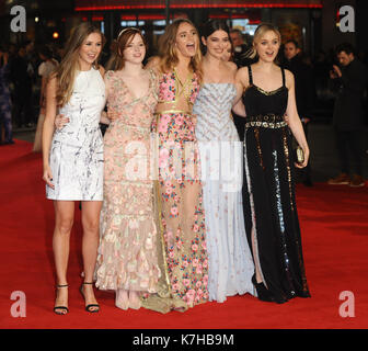 Foto muss Gutgeschrieben © Kate Grün/Alpha Presse 079965 01/02/016 Hermine Corfield, Ellie Bamber, Suki Waterhouse, Millie Brady, Bella Heathcote Stolz Vorurteil und Zombies europäische Premiere Vue Leicester Square London Stockfoto