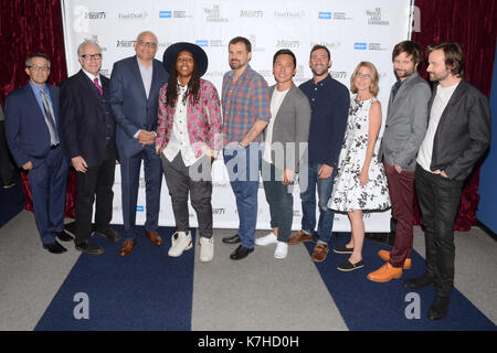 Howard Rodman,Larry Wilmore,Lena Waither,Gordon Smith,Kevin Yu, Steven Davis,Jo Miller,Matt Duffer Ross Duffer besucht WGAW's Sublime Primetime 2017 Podiumsdiskussion Emmy-nominierte Writers Writers Guild Theatre September 15,2016 Beverly Hills,Kalifornien. Stockfoto