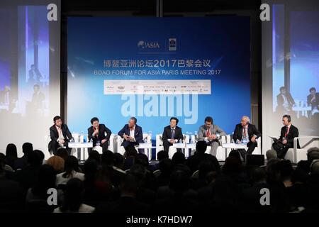 (170916) -- PARIS, Sept. 16, 2017 (Xinhua) - Teilnehmer die Boao Forum für Asien Treffen in Paris 2017 in Paris, Frankreich, 15. September 2017. (Xinhua) (GJ) Stockfoto