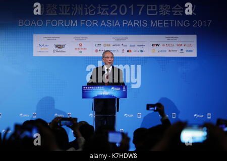 (170916) -- PARIS, Sept. 16, 2017 (Xinhua) - Zeng Peiyan, stellvertretender Vorsitzender des Boao Forum für Asien (BFA), die sich an den Boao Forum für Asien Treffen in Paris 2017 in Paris, Frankreich, 15. September 2017 spricht. Der Riemen und der Initiative "eine Allee für die Förderung der Entwicklung der wirtschaftlichen Globalisierung über eine komplett offenen und umfassenden Vision, in der sich alle Volkswirtschaften rund um die Welt teilnehmen können", sagte Zeng hier am Freitag. (Xinhua) (GJ) Stockfoto