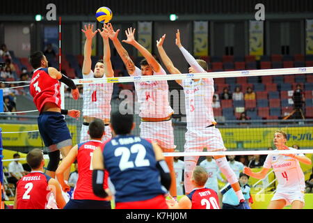 Osaka, Japan. 15 Sep, 2017. (L - R) Antoine Brizard, Nicolas Le Goff, Trevor Clevenot (FRA) Volleyball: FIVB World Grand Champions Cup 2017 Männer zwischen Frankreich 0-3 USA im Osaka Municipal Central-Gymnasium in Osaka, Japan. Credit: Naoki Nishimura/LBA SPORT/Alamy leben Nachrichten Stockfoto