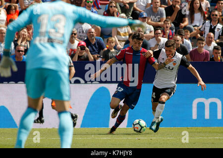 Jason von Levante und Gaya von Valencia während der Santander Liga (Liga) Match im Ciutat de Valencia Stadion zwischen Levante UD und Valencia CF gespielt. 16. September 2017. Stockfoto