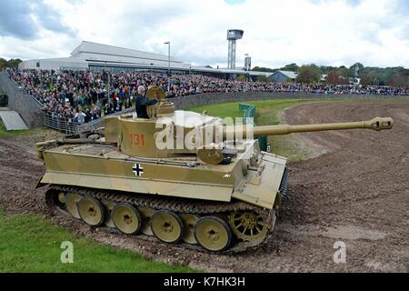 Tiger Tank, Demonstration im Tank Museum Bovington nur der Welt, der German Tiger 1 Panzer aus dem Zweiten Weltkrieg Stockfoto