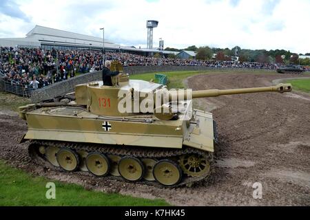 Tiger Tank, Demonstration im Tank Museum Bovington nur der Welt, der German Tiger 1 Panzer aus dem Zweiten Weltkrieg Stockfoto