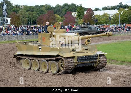 Tiger Tank, Demonstration im Tank Museum Bovington nur der Welt, der German Tiger 1 Panzer aus dem Zweiten Weltkrieg Stockfoto