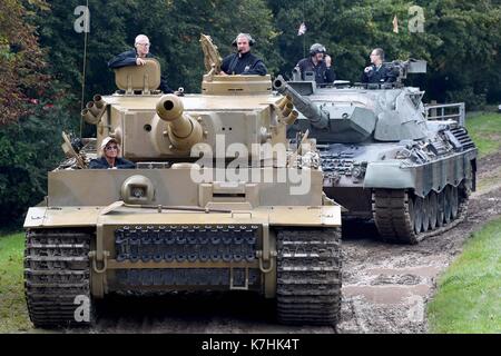 Tiger Tank, Demonstration im Tank Museum Bovington nur der Welt, der German Tiger 1 Panzer aus dem Zweiten Weltkrieg Stockfoto