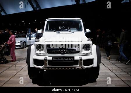 Frankfurt am Main, Deutschland. 15. September 2017. Die deutschen Automobilhersteller Mercedes-Benz präsentiert die Mercedes-Maybach G 650 Landaulet am 67. IAA. Die 67. Internationale Automobil-Ausstellung (IAA in Frankfurt ist mit über 1000 Ausstellern eine der größten Motor der Welt zeigt. Die Ausstellung wird für die Öffentlichkeit vom 16. bis zum 24. September. Stockfoto