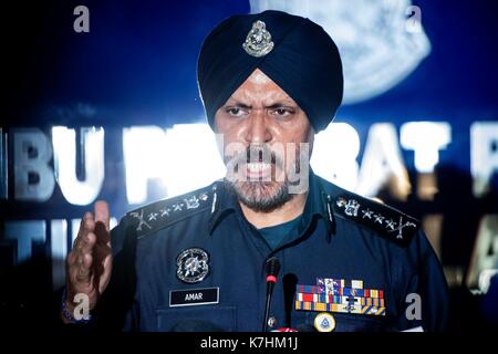 Kuala Lumpur, Malaysia. 16 Sep, 2017. Kuala Lumpur Polizeichef Amar Singh Ishar Singh spricht zu den Medien in Kuala Lumpur, Malaysia, Sept. 16, 2017. Sieben Teenager vermutet in Bezug auf den Brand an einer religiösen Schule, dass 23 Leute, meistens Studenten getötet wurden verhaftet, malaysische Polizei sagte Samstag. Credit: Chong Voon Chung/Xinhua/Alamy leben Nachrichten Stockfoto