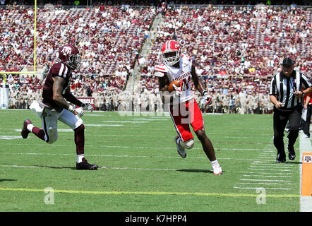 September 16, 2017: Lafayette Ragin Cajuns wide receiver Keenan Barnes (21) stürmt in Richtung auf das Ziel im zweiten Quartal während der NCAA Football Spiel zwischen der Lafayette Ragin Cajuns und der Texas A&M Aggies am Kyle Feld in College Station, TX; John Glaser/CSM. Stockfoto