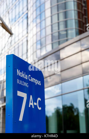 HELSINKI, Finnland - 16 September 2017: Nokia Marke auf einem blauen Schild in Nokia Campus in der Nähe von Helsinki, Finnland am 16. September 2017 Stockfoto