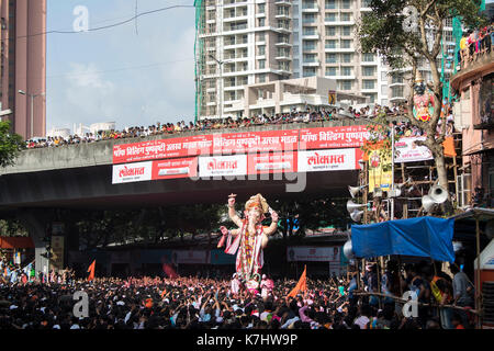 Das Bild der Ganpati oder Elefant unter der Leitung Herrn auf dem Weg an lalbaug zu eintauchen. Mumbai, Indien Stockfoto