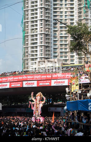 Das Bild der Ganpati oder Elefant unter der Leitung Herrn auf dem Weg an lalbaug zu eintauchen. Mumbai, Indien Stockfoto