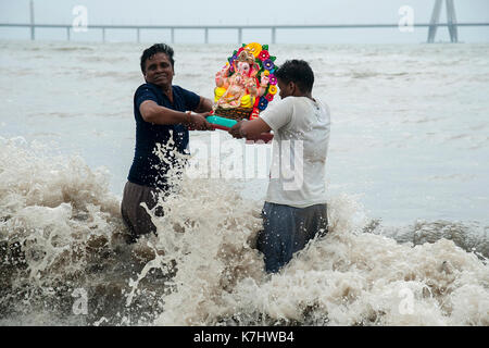 Das Bild der Ganpati oder Elefant unter der Leitung Herrn auf dem Weg in dadar chowpatty zu untertauchen, Mumbai, Indien Stockfoto