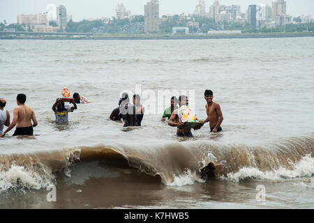 Das Bild der Ganpati oder Elefant unter der Leitung Herrn auf dem Weg in dadar chowpatty zu untertauchen, Mumbai, Indien Stockfoto