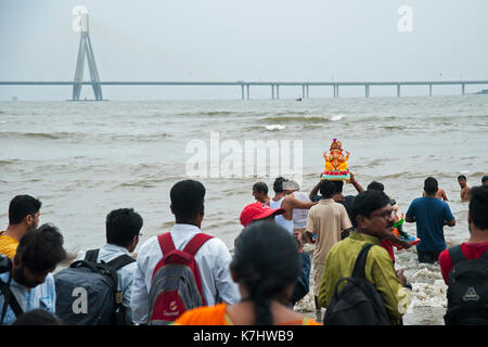 Das Bild der Ganpati oder Elefant unter der Leitung Herrn auf dem Weg in dadar chowpatty zu untertauchen, Mumbai, Indien Stockfoto