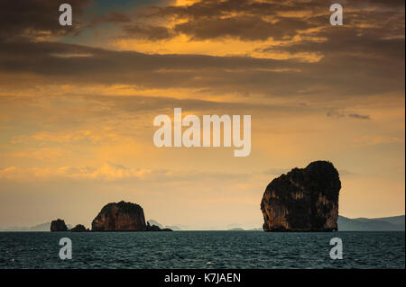 Sonnenuntergang über der Andaman Sea, Thailand. Stockfoto