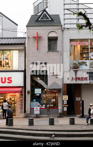 Kyoto, Japan - 16. Mai 2017: christliche Buchhandlung in einem kleinen Gebäude in Japan Stockfoto