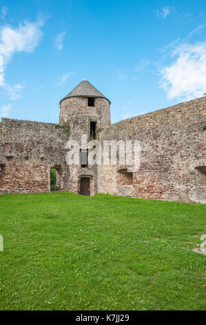 Alte, verlassene Burg, Luxemburg Stockfoto