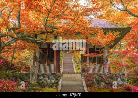 Kyoto, Japan in der Jojakko Tempel. Stockfoto