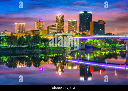 Little Rock, Arkansas, USA Downtown Skyline auf dem Arkansas River. Stockfoto