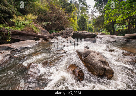 Wachirathan Falls (Diamond Creek Falls) im Doi Inthanon National Park. Chom Thong District, Chiang Mai Province, Thailand, Südostasien Stockfoto