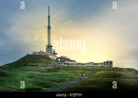 Sender TV auf dem Gipfel des Puy de Dome in Auvergne, Frankreich, Europa Stockfoto