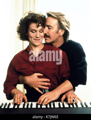 Foto © gutgeschrieben werden geliefert von Alpha 070000 (1990) Juliet Stevenson als Nina und Alan Rickman als Jamie im Film wirklich Madly Deeply. Stockfoto