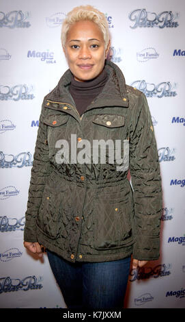 Foto muss Gutgeschrieben © Alpha Presse 074895 08/12/2015 Monica Galetti auf der Nacht von Peter Pan Pantomime werden im New Wimbledon Theatre in London. Stockfoto