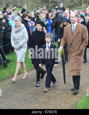 Foto muss Gutgeschrieben © Kate Grün/Alpha Presse 079965 25/12/2015 Sophie Gräfin von Wessex, Lady Louise Windsor, Viscount Severn James Alexander Philip Theo Mountbatten Windsor und Prinz Edward Earl of Wessex während der Königlichen Familie Weihnachten Gottesdienst in Sandringham in Norfolk. Stockfoto