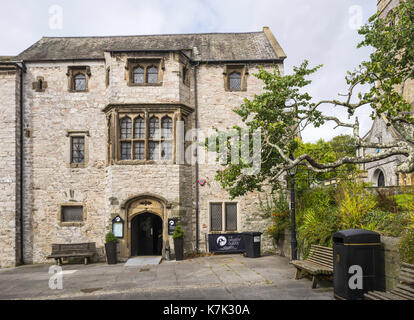 Prysten Haus ist ein aus dem 15. Jahrhundert Merchant House in Finewell Street, Plymouth, Großbritannien. Es beherbergt ein Restaurant, "die gierigen Gans'. Stockfoto