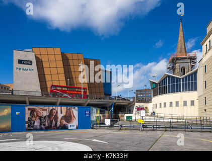 Blick auf das Zentrum von Plymouth und das Einkaufszentrum Drake Circus vom ehemaligen Busbahnhof in Bretonside. Devon, England, Großbritannien. Stockfoto