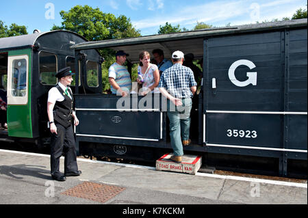 Ex Great Western Railway 'Kröte' 35923 brakevan befestigt auf einer Demonstration auf dem Clifton Maybank Sporn an der Yeovil Railway Centre in Großbritannien Stockfoto