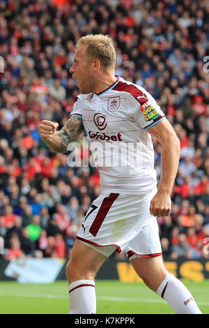 Burnley Scott Arfield feiert ersten Ziel seiner Seite des Spiels zählen während der Premier League Match in Liverpool, Liverpool. Stockfoto