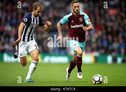 West Ham United Marko Arnautovic (rechts) in Aktion wie West Bromwich Albion Craig Dawson (links) sieht in der Premier League Match in West Bromwich, West Bromwich. PRESS ASSOCIATION Foto. Bild Datum: Samstag, September 16, 2017. Siehe PA-Geschichte Fußball West Brom. Photo Credit: Nick Potts/PA-Kabel. Einschränkungen: EDITORIAL NUR VERWENDEN Keine Verwendung mit nicht autorisierten Audio-, Video-, Daten-, Spielpläne, Verein/liga Logos oder "live" Dienstleistungen. On-line-in-Verwendung auf 75 Bilder beschränkt, kein Video-Emulation. Keine Verwendung in Wetten, Spiele oder einzelne Verein/Liga/player Publikationen. Stockfoto