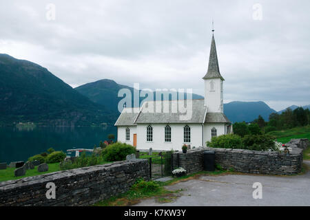 Typische Christentum Kirche mit Friedhof in Norwegen Stockfoto
