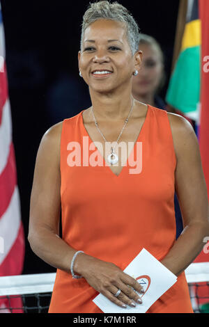 Katrina Adams ist Vorsitzender des Vorstands, CEO und Präsident der United States Tennis Association bei den Herren Singles Finale bei den US Open 2017 Stockfoto