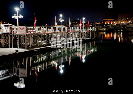 Victoria auf Vancouver Ferry Terminal in der Nacht in den Inneren Hafen - Victoria, Vancouver Island, British Columbia, Kanada Stockfoto