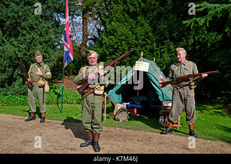 Home Front, britische Soldaten, Re-enactors, 1940 s Ereignis, Großbritannien Stockfoto