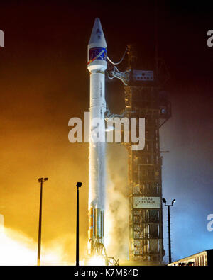 Die Atlas Collection im San Diego Air & Space Museum beherbergt 3.000 Rollen mit 16-mm-Filmen, Fotografien und technischen Aufzeichnungen. Die von Lockheed Martin und ULA gestiftete Rakete dokumentiert die Entwicklung der Atlas-Rakete zu einem Trägerraketen, das US-Astronautenmissionen unterstützt. Stockfoto