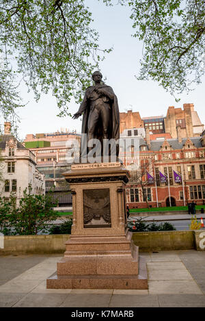 Statue des Earl of Derby im Parlament Square Garden in Westminster, London Stockfoto