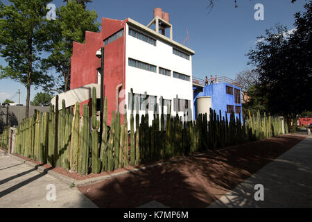 Mexiko City, Mexiko - 2013: Haus Studio Museum von Diego Rivera und Frida Kahlo, in San Angel entfernt. Architekt: Juan O'Gorman. Stockfoto