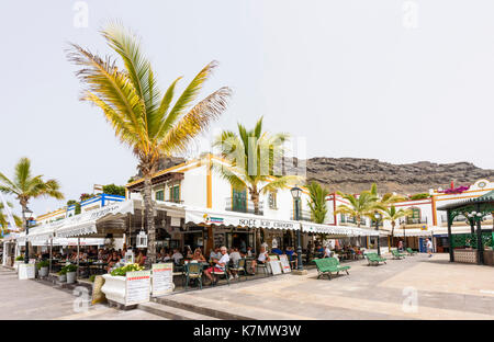 Restaurants am Rande der Jachthafen von Puerto Mogan, Gran Canaria, Spanien Stockfoto