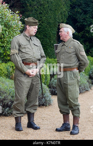 Home guards chatten Stockfoto