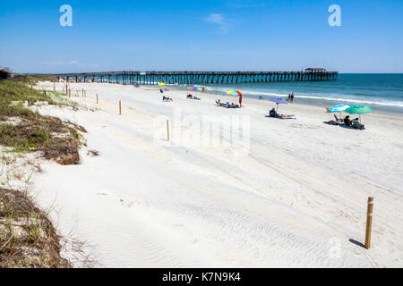 Myrtle Beach South Carolina, Atlantischer Ozean, Myrtle Beach State Park, Sand, Angelpier, Düne, Sonnenanbeter, SC170516118 Stockfoto