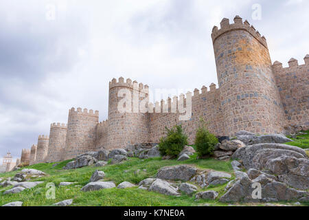 Berühmte Altstadt von Avila mittelalterlichen Stadtmauern und außerschulischen Kirche, UNESCO-Weltkulturerbe, Spanien Stockfoto