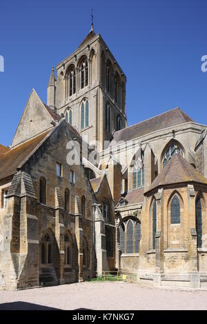 Saint-Pierre-sur-Dives Abbey (Abbaye de Saint-Pierre-sur-Dives), Calvados, Normandie, Pfarrhaus und Kapitel Haus aus Süd-ost Stockfoto