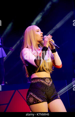 MINNEAPOLIS, MN 17. OKTOBER: Iggy Azalee führt an der Universität von Minnesota Homecoming Konzert am TCF Bank Stadium am 17. Oktober 2014 in Minneapolis, Minnesota. Credit: Tony Nelson/MediaPunch Stockfoto