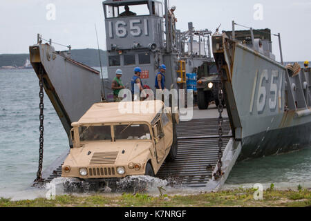 Ein Humvee Antriebe aus einer Landung craf Stockfoto